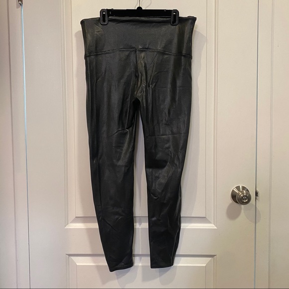 Spanx Faux Leather Croc Leggings in Color Gunmetal - Picture 7 of 8